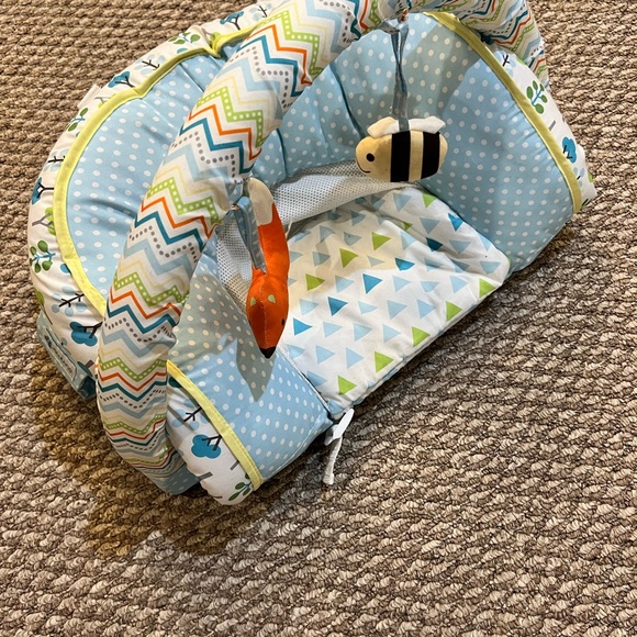 Baby play pillow - tummy time and sit me up - Picture 2 of 2